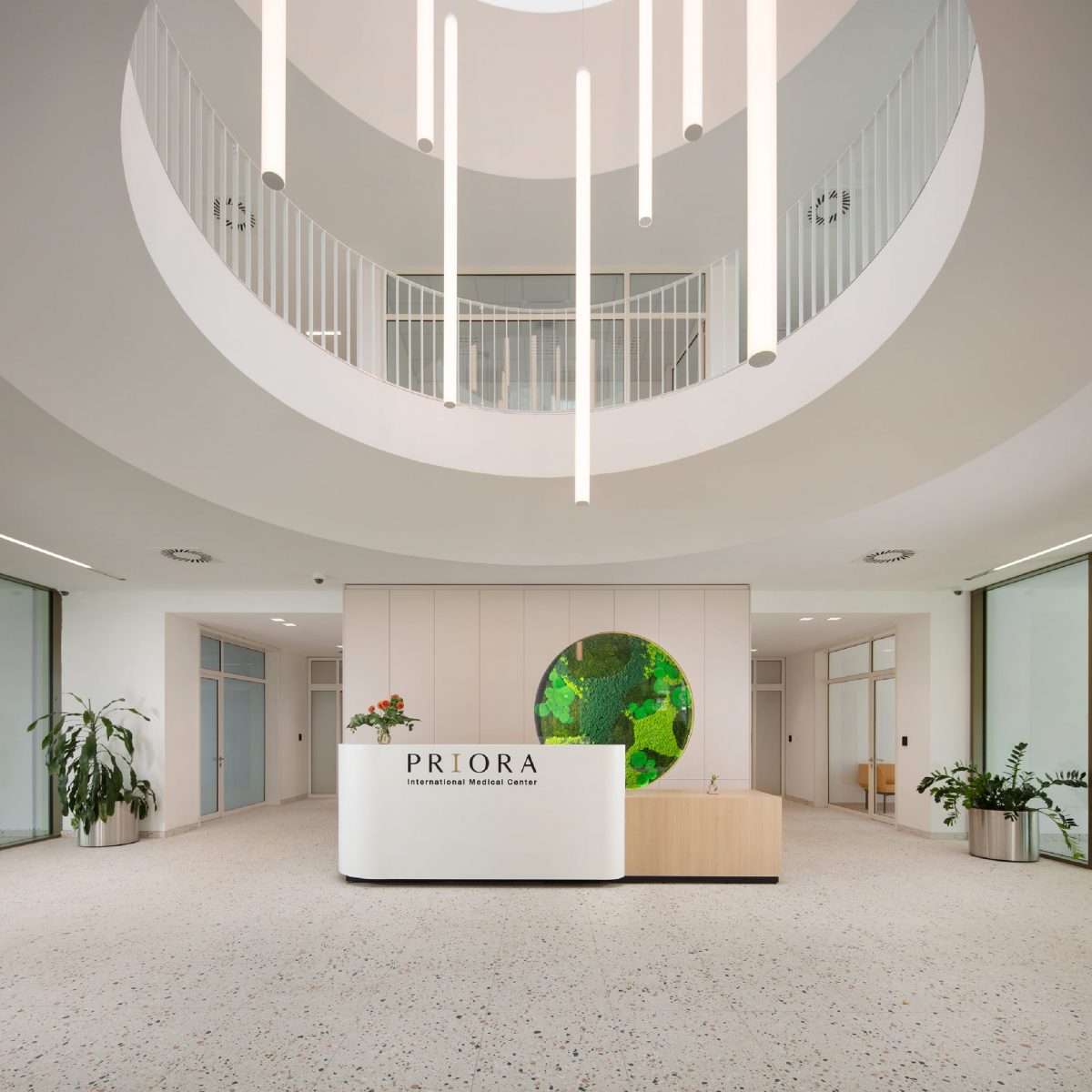 recepcija unutar internacionalnog medicinskog centra priora