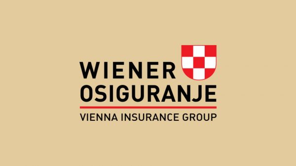 Logotip tvrtke Wiener osiguranje s crveno-bijelim štitom i tekstom "Vienna Insurance Group" na bež pozadini.