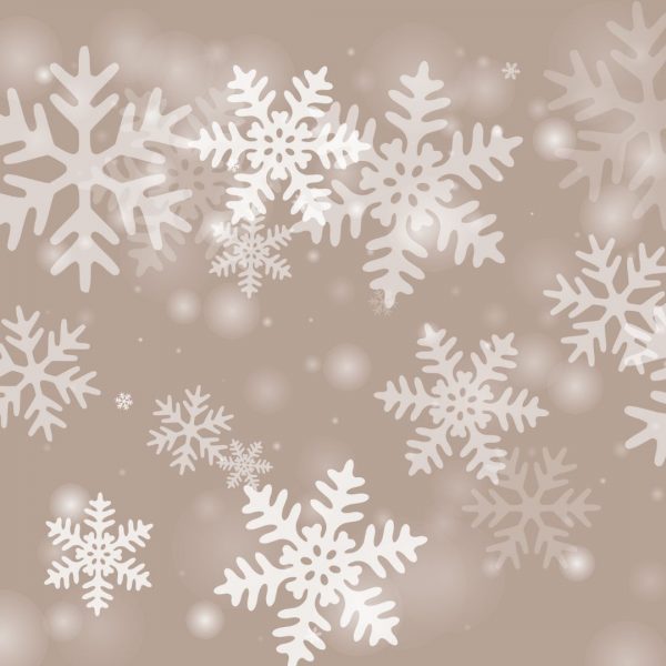 Bijele pahulje različitih veličina na bež pozadini s blagim svjetlucavim bokeh efektom.